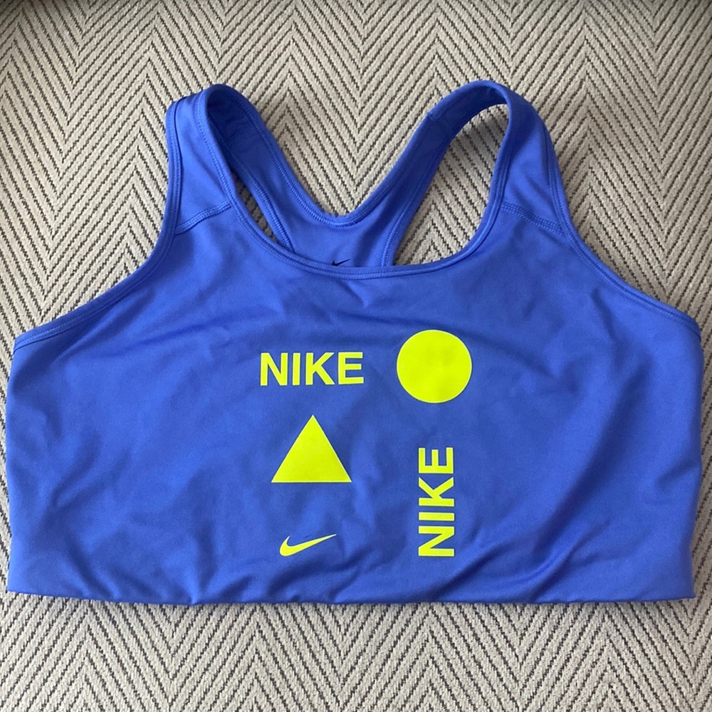 Like New Women’s Nike Dri-Fit Sports Bra.
